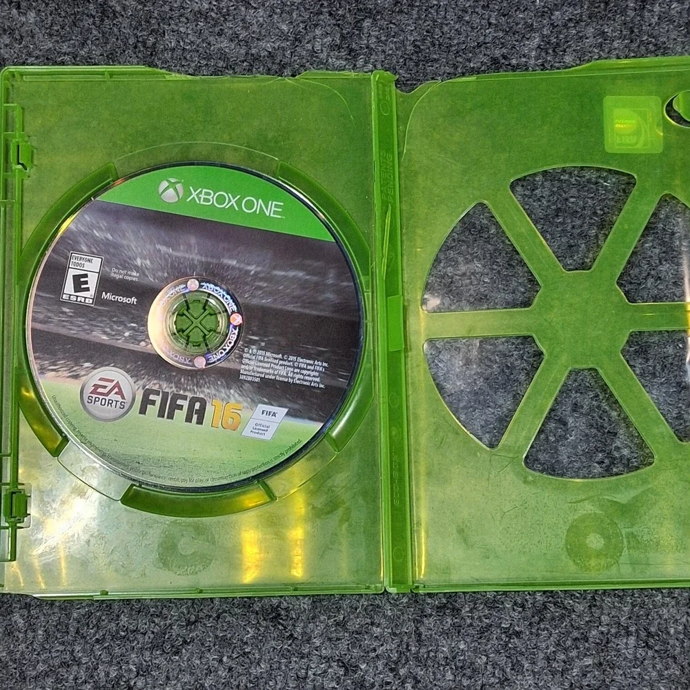 FIFA 16 Microsoft Xbox One EA Sports Soccer Video Game Green Case NTSC-U/C‎